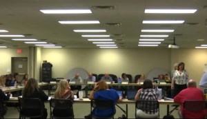l sindicato de profesores y el Distrito Escolar del Condado de Lee llegaron a un acuerdo salarial el lunes 2 de octubre.